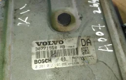 Блок управления двигателем для Volvo XC90 2002 года на фотографиях