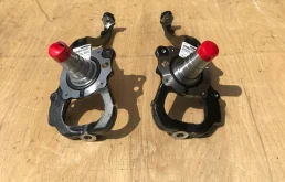 Кулак поворотный правый для Lexus LX 2003 года на фотографиях