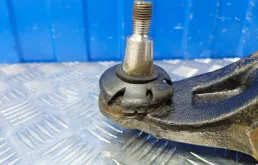 Рычаг передний левый нижний для Audi Q7 на фотографиях