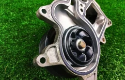 Насос охлаждающей жидкости ДВС(Помпа) для BMW X3 2012 года на фотографиях