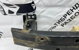 Усилитель бампера передний верхний для Toyota Corolla 2013 года на фотографиях