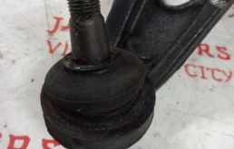 Рычаг задний левый нижний для Suzuki Grand Vitara 2012 года на фотографиях