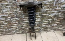 Амортизатор передний левый для Audi Q7 на фотографиях