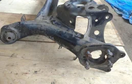 Задняя балка для Toyota Corolla 2012 года на фотографиях