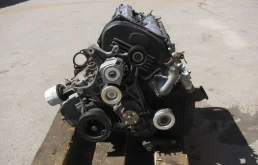 Двигатель без навесного для Mitsubishi Pajero 2003 года на фотографиях