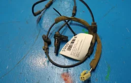 Датчик ABS передний правый для Toyota RAV4 на фотографиях