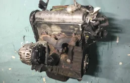 Двигатель без навесного для Volkswagen Polo 1999 года на фотографиях