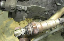 Лямбда-зонд (верхний) для Honda Civic 2005 года на фотографиях