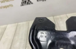 Кронштейн замка капота для Skoda Rapid на фотографиях