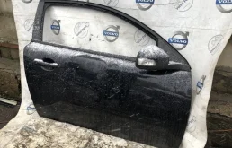 Двери для Volvo C30 2007 года на фотографиях