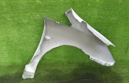 Крыло левое для Toyota Corolla 2005 года на фотографиях