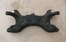 Подрамник двигателя для Toyota Corolla на фотографиях