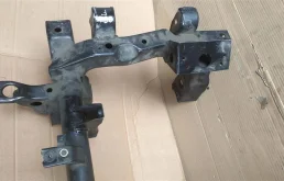 Подрамник двигателя для Mitsubishi Pajero 2007 года на фотографиях