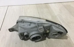 Фара правая для Hyundai Accent 2005 года на фотографиях