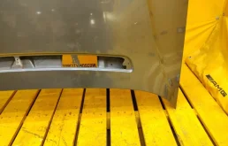 Капот для BMW 7er 2001 года на фотографиях