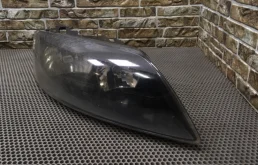 Фара правая для Audi Q7 2013 года на фотографиях