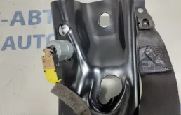 Ремень безопасности передний правый для Volvo XC90 на фотографиях