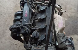 Двигатель без навесного для Nissan X-Trail 2002 года на фотографиях