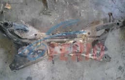 Подрамник двигателя для Suzuki Swift на фотографиях