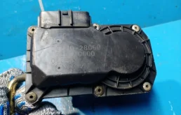 Дроссельная заслонка для Toyota RAV4 2002 года на фотографиях