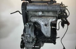 Двигатель без навесного для Volkswagen Polo 1996 года на фотографиях