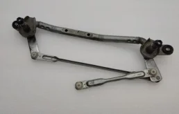 Трапеция стеклоочистителей для Hyundai Solaris 2018 года на фотографиях