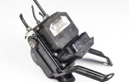 Блок ABS для Toyota Avensis на фотографиях