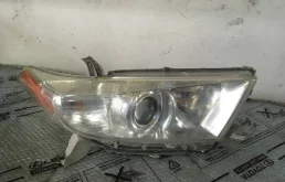 Фара правая для Toyota Highlander 2007 года на фотографиях