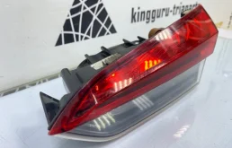 Фонарь внутренний правый для Skoda Rapid 2023 года на фотографиях