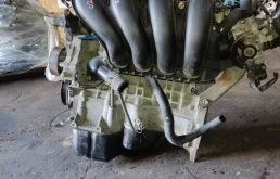 Двигатель без навесного для Toyota RAV4 2000 года на фотографиях