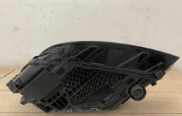 Фара ксенон правая для Audi Q7 на фотографиях