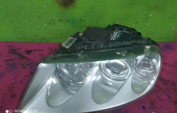 Фара ксенон левая для Volkswagen Touareg 2003 года на фотографиях