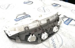 Приборная панель для Volvo XC90 2004 года на фотографиях