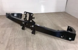 Усилитель переднего бампера для Mitsubishi Pajero Sport 2024 года на фотографиях