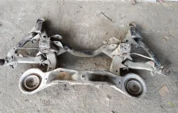 Задняя балка для Mitsubishi Pajero на фотографиях