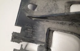 Кожух замка капота для Hyundai Solaris на фотографиях