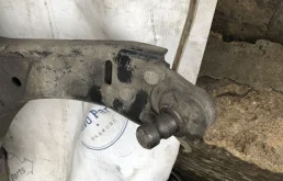 Рычаг передний правый нижний для Volvo XC70 на фотографиях