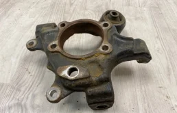 Кулак задний левый для Mitsubishi Pajero на фотографиях