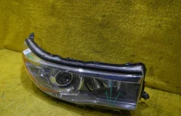 Фара правая для Toyota Highlander на фотографиях