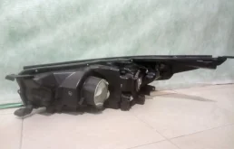 Фара правая для Toyota Highlander 2007 года на фотографиях