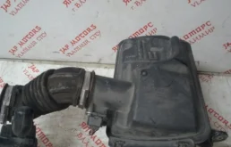 Корпус воздушного фильтра для Nissan X-Trail 2012 года на фотографиях