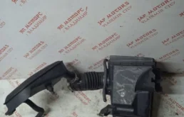 Корпус воздушного фильтра для Nissan X-Trail 2012 года на фотографиях