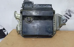 Блок управления двигателем для Toyota RAV4 на фотографиях