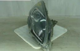 Фара правая для Opel Zafira 2014 года на фотографиях