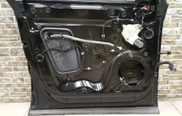 Дверь передняя левая для Audi Q3 на фотографиях