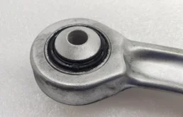 Рычаг задний правый нижний для Volkswagen Touareg 2020 года на фотографиях