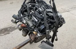 Двигатель для Jaguar XF 2010 года на фотографиях