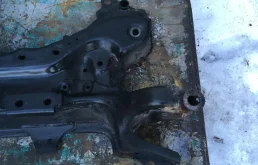 Подрамник двигателя для Toyota Corolla на фотографиях