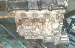 Двигатель без навесного для Chrysler 300C 2005 года на фотографиях