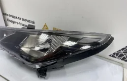 Фара ксенон левая для Hyundai Solaris 2017 года на фотографиях